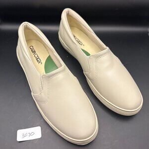 **CLOSE CLOSEOUT** Cabin Creek Leather Slip On in Stone Color SZ6